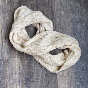 Chunky cable knit infinity scarf